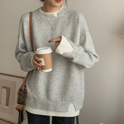 Pull gris et blanc à manches longues et coupe oversize